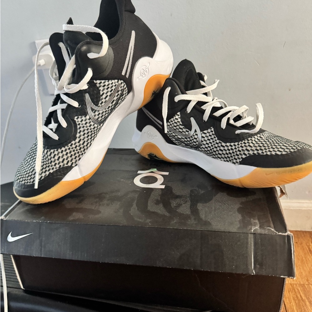 Nike Black and White Athletic Shoes with Tan sole Basketball KD Trey IX size 10